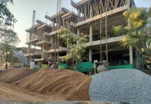 एलडीए की सील बिल्डिंग में धड़ल्ले से चल रहा निर्माण! एलडीए की सील बिल्डिंग में धड़ल्ले से चल रहा निर्माण!