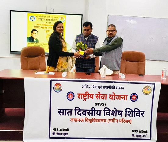 पहली चुटकी, पहला फूंक और पहले घूंट से दूर रहें बच्चे- नागेन्द्र पहली चुटकी, पहला फूंक और पहले घूंट से दूर रहें बच्चे- नागेन्द्र