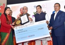 योगी सरकार के नेतृत्व में रेशम उद्योग को नई पहचान योगी सरकार के नेतृत्व में रेशम उद्योग को नई पहचान