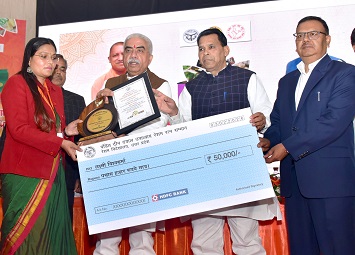 योगी सरकार के नेतृत्व में रेशम उद्योग को नई पहचान