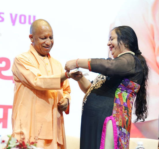 सिंगापुर में गूंजा नारा “योगी हैं तो यूपी है”