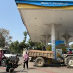 रुदौली में डीजल-पेट्रोल के लिए लगी लंबी कतारें, किसान परेशान