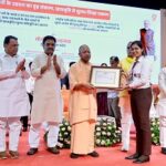 28 लाख विद्यार्थियों को मिली छात्रवृत्ति मुख्यमंत्री योगी के हाथों 28 लाख विद्यार्थियों को मिली छात्रवृत्तिः शिक्षा क्षेत्र में नई ऊर्जा का संचार, भविष्य को मिला संबल। प्रदेश में बना नया रिकॉर्ड