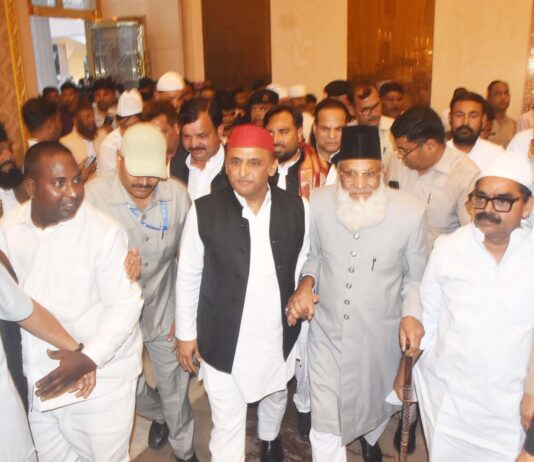 भाजपा ने बेईमानी से सरकार बनायी:अखिलेश यादव