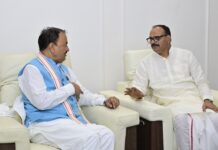 अमौसी एयरपोर्ट पर हड़कंप,केशव मौर्य-ब्रजेश पाठक फंसे