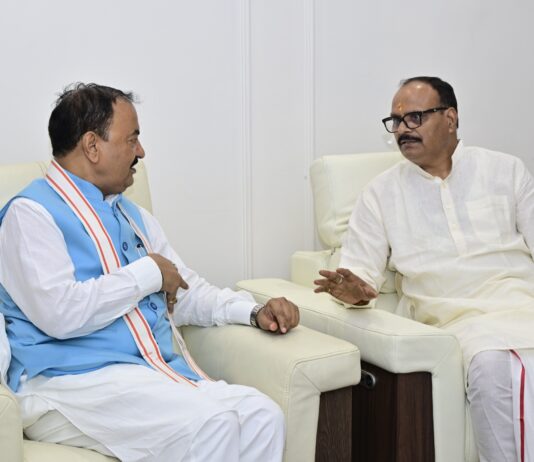 अमौसी एयरपोर्ट पर हड़कंप,केशव मौर्य-ब्रजेश पाठक फंसे