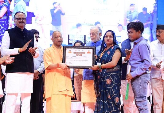 UP:90 हजार लाभार्थियों को 900 करोड़ की सौगात UP:90 हजार लाभार्थियों को 900 करोड़ की सौगात