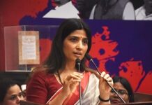 अखिलेश यादव और डिम्पल यादव ने लखनऊ में महिला शक्ति को दिया सम्मान अखिलेश यादव और डिम्पल यादव ने लखनऊ में महिला शक्ति को दिया सम्मान