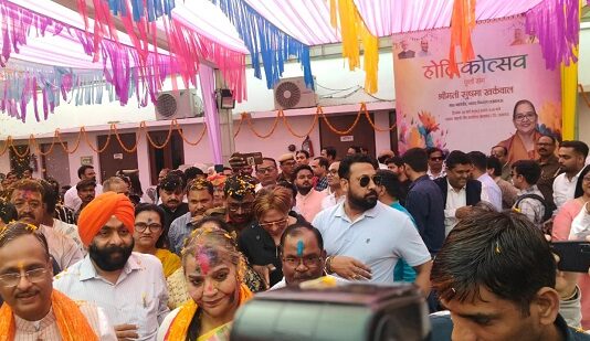 महापौर के कार्यालय पर हुआ भव्य होली मिलन समारोह महापौर के कार्यालय पर हुआ भव्य होली मिलन समारोह