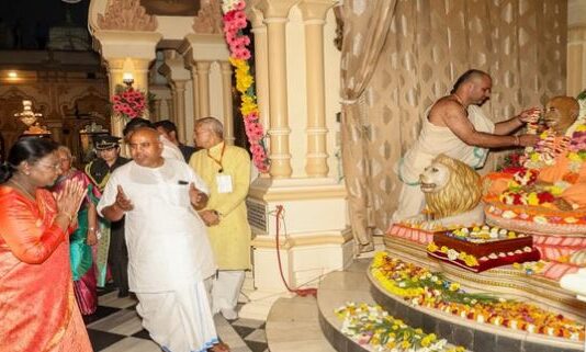 राष्ट्रपति द्रौपदी मुर्मु ने इस्कॉन और प्रेम मंदिर में की पूजा-अर्चना राष्ट्रपति द्रौपदी मुर्मु ने इस्कॉन और प्रेम मंदिर में की पूजा-अर्चना