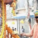 होलिका भस्म की पूजा कर योगी ने मनाई होली होलिका भस्म की पूजा कर योगी ने मनाई होली