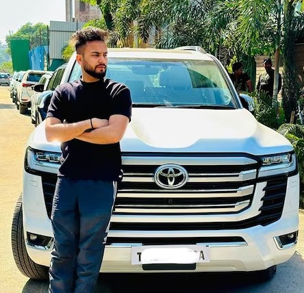 एल्विस यादव की कहानी: संघर्ष,सफलता फिर सफलता से विवाद!