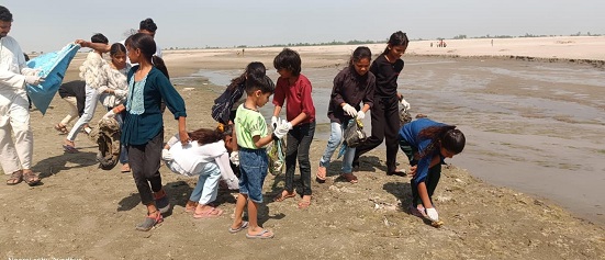 जब नन्हें हाथों ने संभाली स्वच्छता कि जिम्मेदारी