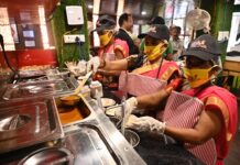 प्रेरणा कैंटीन से जुड़कर 10 हजार से अधिक महिलाएं बनीं लखपति प्रेरणा कैंटीन से जुड़कर 10 हजार से अधिक महिलाएं बनीं लखपति