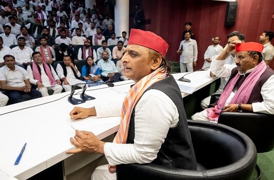 भाजपा युवाओं के भविष्य के साथ कर रही खिलवाड़:अखिलेश यादव भाजपा युवाओं के भविष्य के साथ कर रही खिलवाड़:अखिलेश यादव