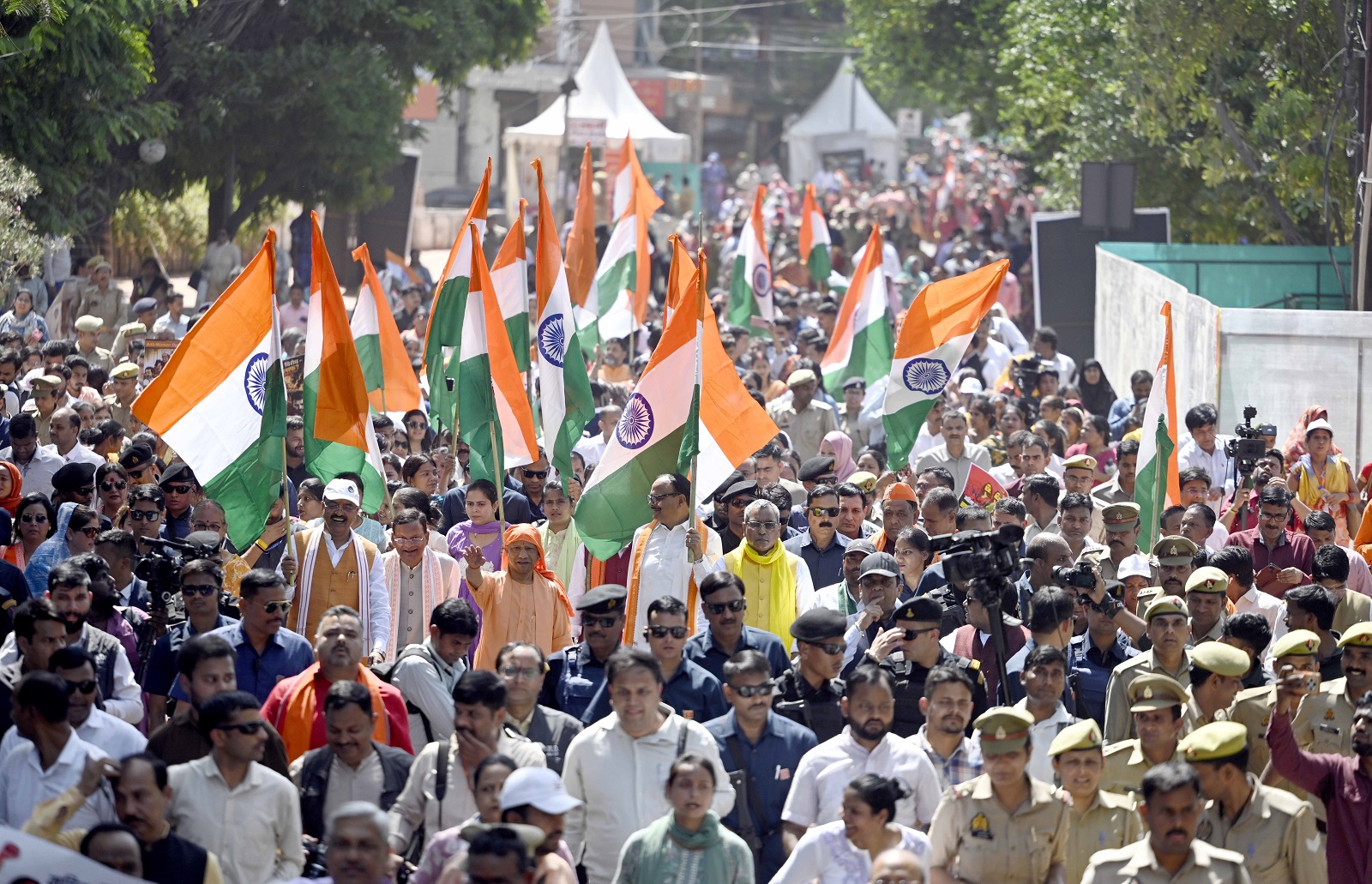 Photo of महिला आरक्षण के समर्थन में सड़कों पर उतरे योगी