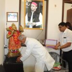 संकट मोचन के जयकारों से गूंजा सपा कार्यालय संकट मोचन के जयकारों से गूंजा सपा कार्यालय