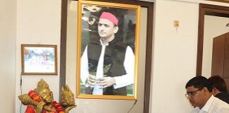 संकट मोचन के जयकारों से गूंजा सपा कार्यालय संकट मोचन के जयकारों से गूंजा सपा कार्यालय