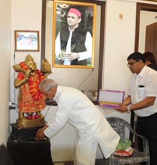 संकट मोचन के जयकारों से गूंजा सपा कार्यालय