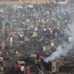 विकासनगर हादसा:राख में जिंदगी तलाशते लोग विकासनगर हादसा:राख में जिंदगी तलाशते लोग