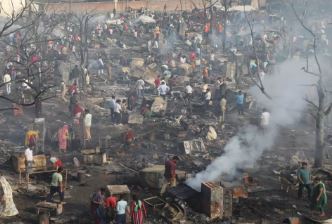 विकासनगर हादसा:राख में जिंदगी तलाशते लोग