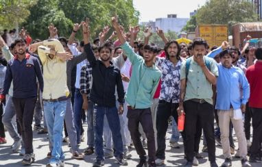 वेतन,व्यवस्था और विश्वास:नोएडा की घटना से उठते बड़े सवाल