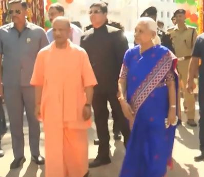 जन भवन में आदर्श माध्यमिक विद्यालय का भव्य उद्घाटन जन भवन में आदर्श माध्यमिक विद्यालय का भव्य उद्घाटन