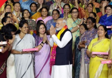 महिला आरक्षण पर घिरी सपा! महिला आरक्षण पर घिरी सपा!