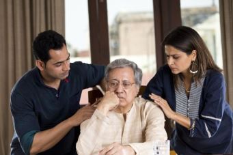 विदेश की चमक में खोते रिश्ते और संवेदनाएं..!