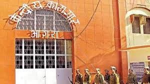 आगरा जेल में डीआईजी के चहेते बाबुओं ने तबादलों में मचाई लूट
