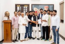 यूपी पीएससी अभ्यर्थियों के प्रतिनिधिमंडल ने की अखिलेश से मुलाकात यूपी पीएससी अभ्यर्थियों के प्रतिनिधिमंडल ने की अखिलेश से मुलाकात