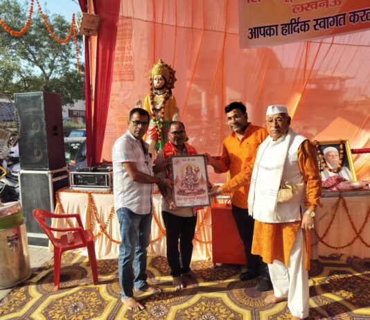 आशियाना सेक्टर के वन और सिंधु यूथ सोसाइटी ने लगाया भंडारा