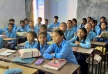 तपती कक्षाएँ और संवेदनहीन व्यवस्था:क्या बच्चों और शिक्षकों को गर्मी नहीं लगती? तपती कक्षाएँ और संवेदनहीन व्यवस्था:क्या बच्चों और शिक्षकों को गर्मी नहीं लगती?