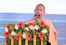 महराजगंज में विकास की रफ्तार अब नहीं रुकेगी:योगी महराजगंज में विकास की रफ्तार अब नहीं रुकेगी:योगी