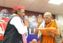 अखिलेश का संदेश:बौद्ध भिक्षुओं से समर्थन की उम्मीद अखिलेश का संदेश:बौद्ध भिक्षुओं से समर्थन की उम्मीद