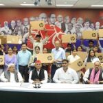 अखिलेश यादव ने मेधावी छात्राओं को किया सम्मानित,दिया लैपटॉप अखिलेश यादव ने मेधावी छात्राओं को किया सम्मानित,दिया लैपटॉप
