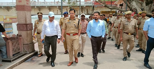 गंगा दशहरा के दृष्टिगत डीएम-एसएसपी ने किया सरयू घाटों का निरीक्षण गंगा दशहरा के दृष्टिगत डीएम-एसएसपी ने किया सरयू घाटों का निरीक्षण