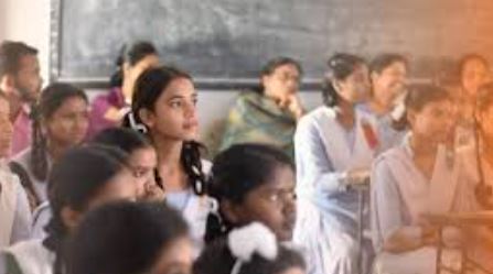 भारत को शिक्षा में स्कूलों, मेडिकल कॉलेजों और उद्यमिता की आवश्यकता