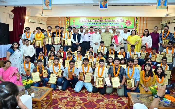 मोबाइल स्क्रीन ने बढ़ाईं सामाजिक दूरियां-कुंवर मानवेंद्र सिंह