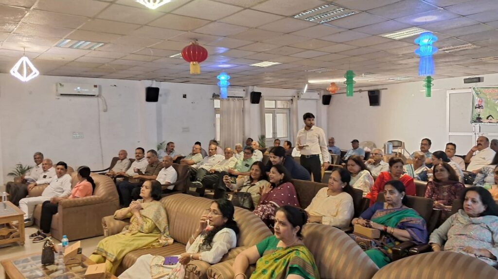 भारतीय आदर्श योग संस्थान ने सिखाए योगाभ्यास, मधु पांडेय ने दी लाइव प्रस्तुति