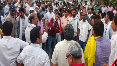 Photo of लगातार उत्पीड़न से बिजली कर्मियों में गहरा असंतोष