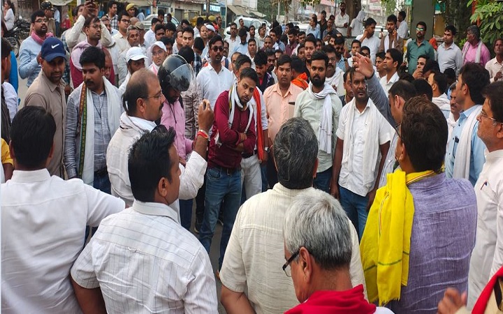लगातार उत्पीड़न से बिजली कर्मियों में गहरा असंतोष