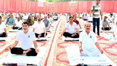 Photo of जेल में कैदियों संग अधिकारियों ने किया योगाभ्यास