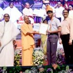 मुख्यमंत्री ने हाईस्कूल एवं इण्टरमीडिएट के मेधावी छात्र-छात्राओं को किया सम्मानित मुख्यमंत्री ने हाईस्कूल एवं इण्टरमीडिएट के मेधावी छात्र-छात्राओं को किया सम्मानित