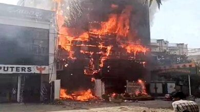 Photo of लखनऊ अग्निकांड: 15 मौतों का गुनहगार कौन?