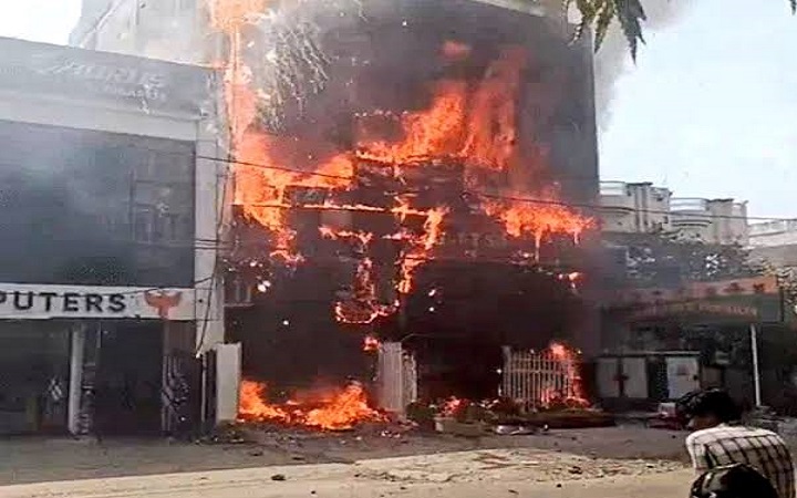 लखनऊ अग्निकांड: 15 मौतों का गुनहगार कौन? हादसा, लापरवाही या सिस्टम की नाकामी?