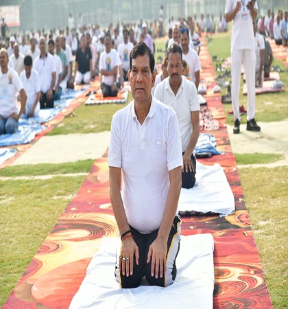 स्वस्थ, समृद्ध और सशक्त समाज की आधारशिला है योग:ए.के. शर्मा