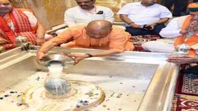 Photo of मुख्यमंत्री ने गुरु पूर्णिमा पर किया बाबा विश्वनाथ का दर्शन