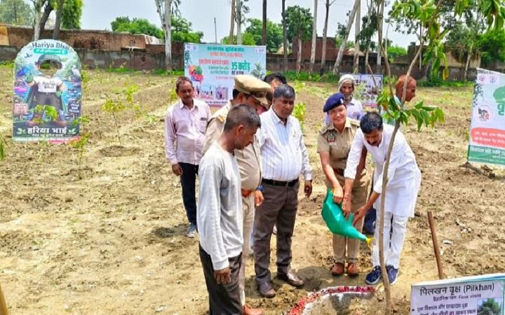 औषधीय पौध रोपण कर ‘महर्षि चरक औषधि वन’ की स्थापना