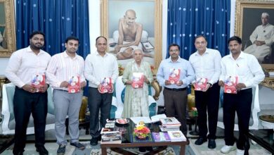 Photo of राज्यपाल ने “साथी हाथ बढ़ाना” पुस्तक का किया विमोचन